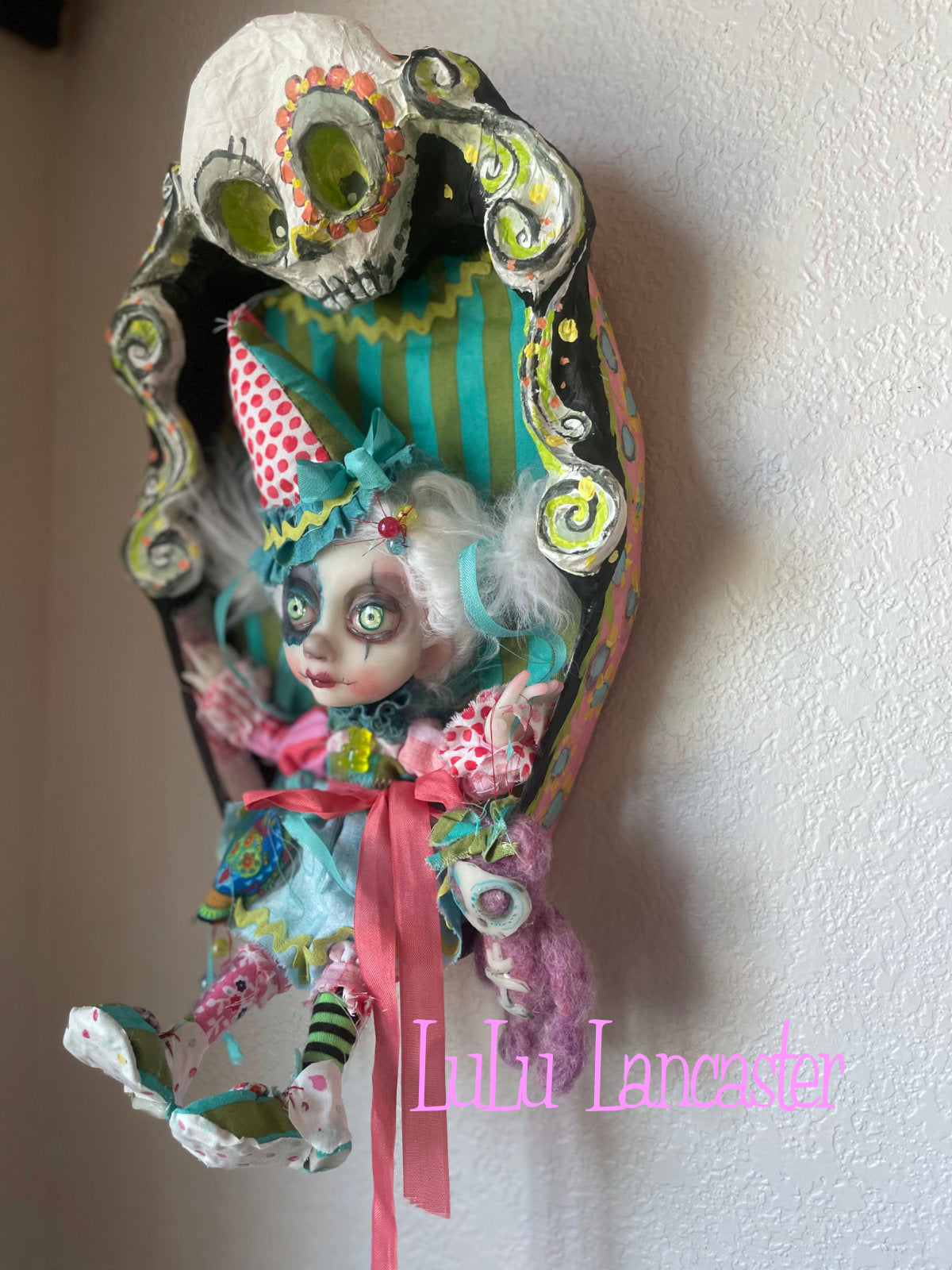 Payasa Poupee Day of the dead clown in skull box Original LuLu Lancaster Art Doll