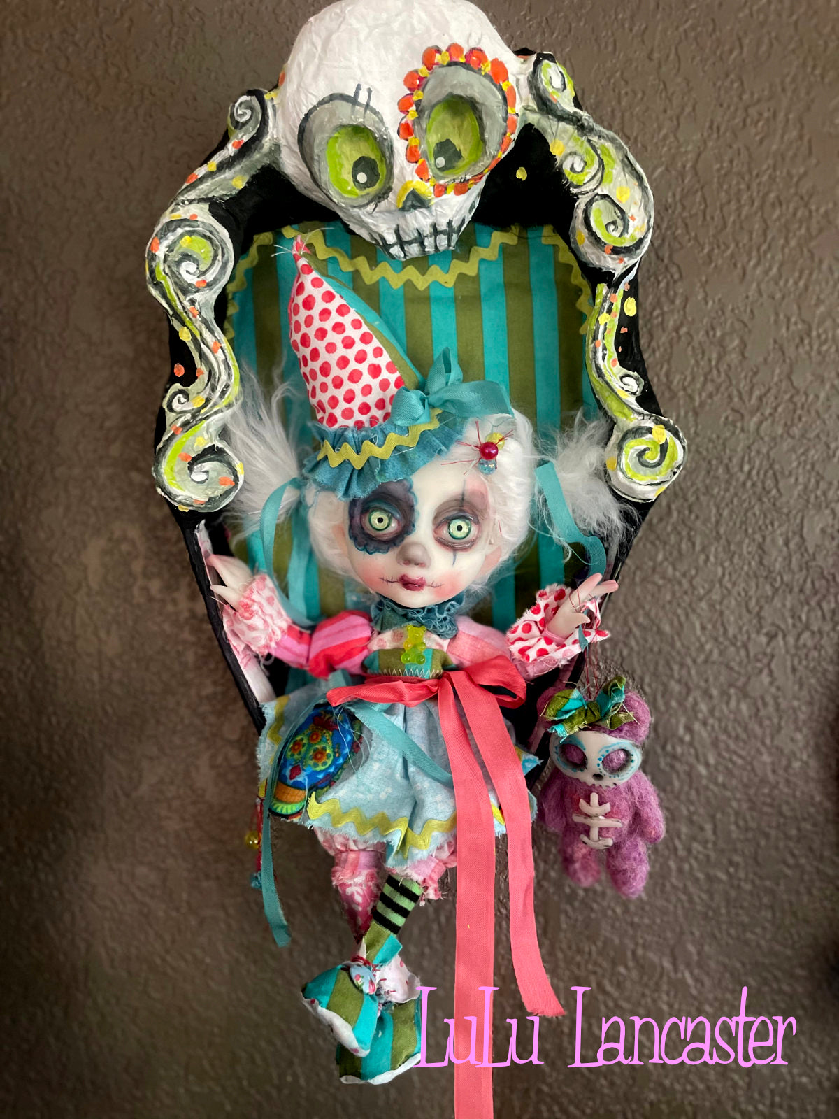 Payasa Poupee Day of the dead clown in skull box Original LuLu Lancaster Art Doll