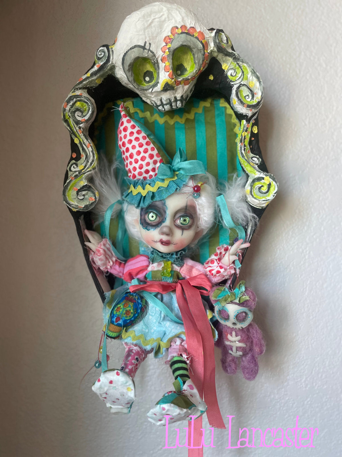 Payasa Poupee Day of the dead clown in skull box Original LuLu Lancaster Art Doll