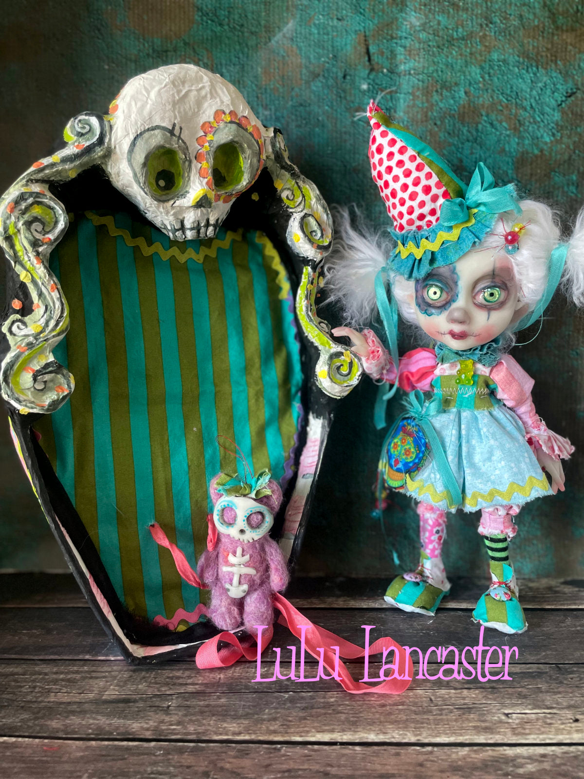 Payasa Poupee Day of the dead clown in skull box Original LuLu Lancaster Art Doll