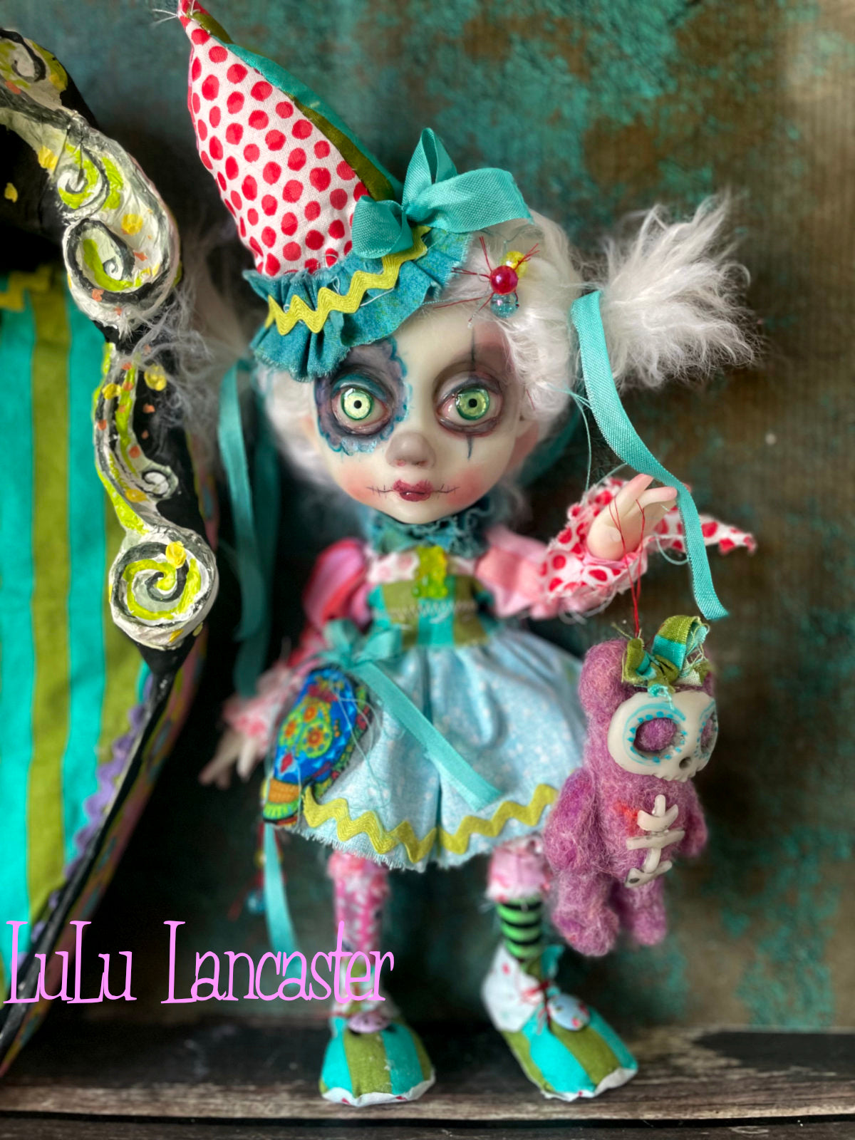 Payasa Poupee Day of the dead clown in skull box Original LuLu Lancaster Art Doll