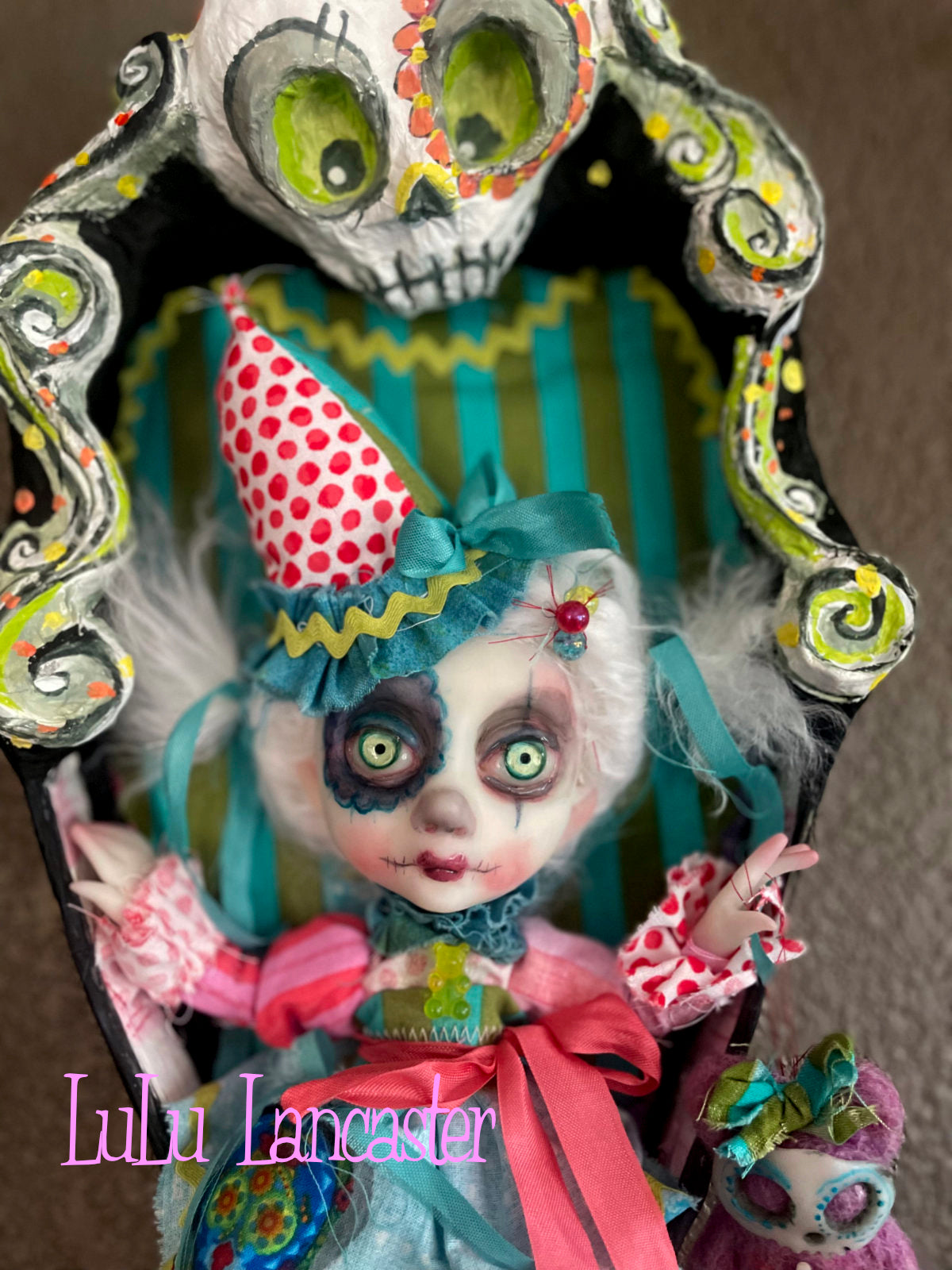 Payasa Poupee Day of the dead clown in skull box Original LuLu Lancaster Art Doll