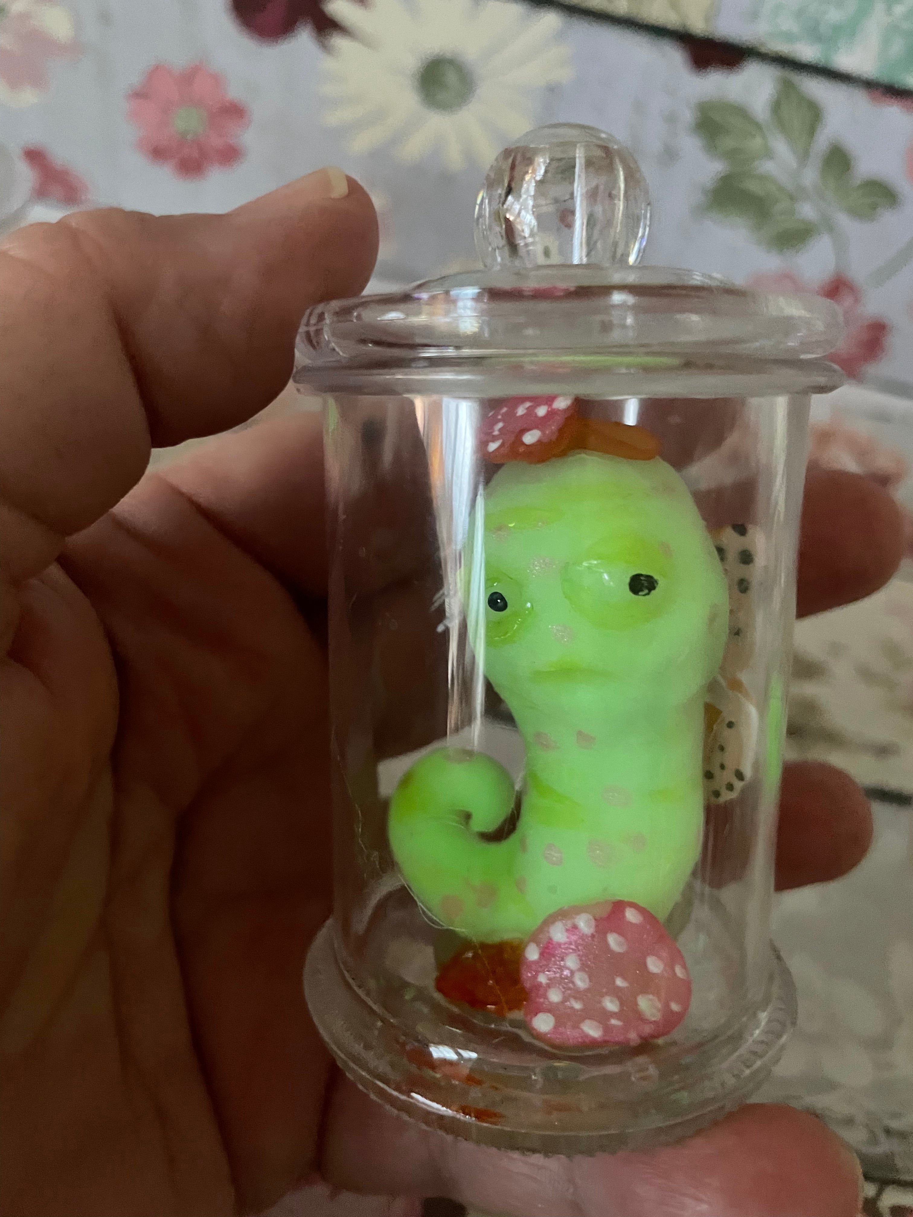 Mini glow cheap worm toy